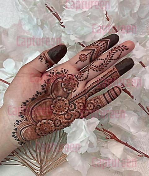 simple new mehndi design photo