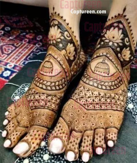 design of mehndi in leg