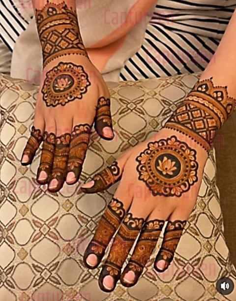 lotus mehndi design simple