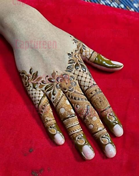 mehndi design on back fingers