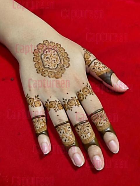 simple mehndi designs for back fingers